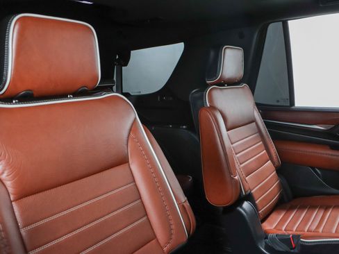 Used 2023 GMC Yukon Denali Ultimate image 34
