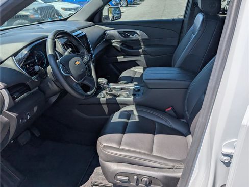 Used 2023 Chevrolet Traverse LT w/ LT Premium Package image 16