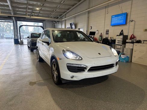 Used 2013 Porsche Cayenne S AWD/4WD image 2