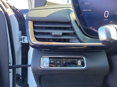 Used 2024 Buick Envision Avenir image 21