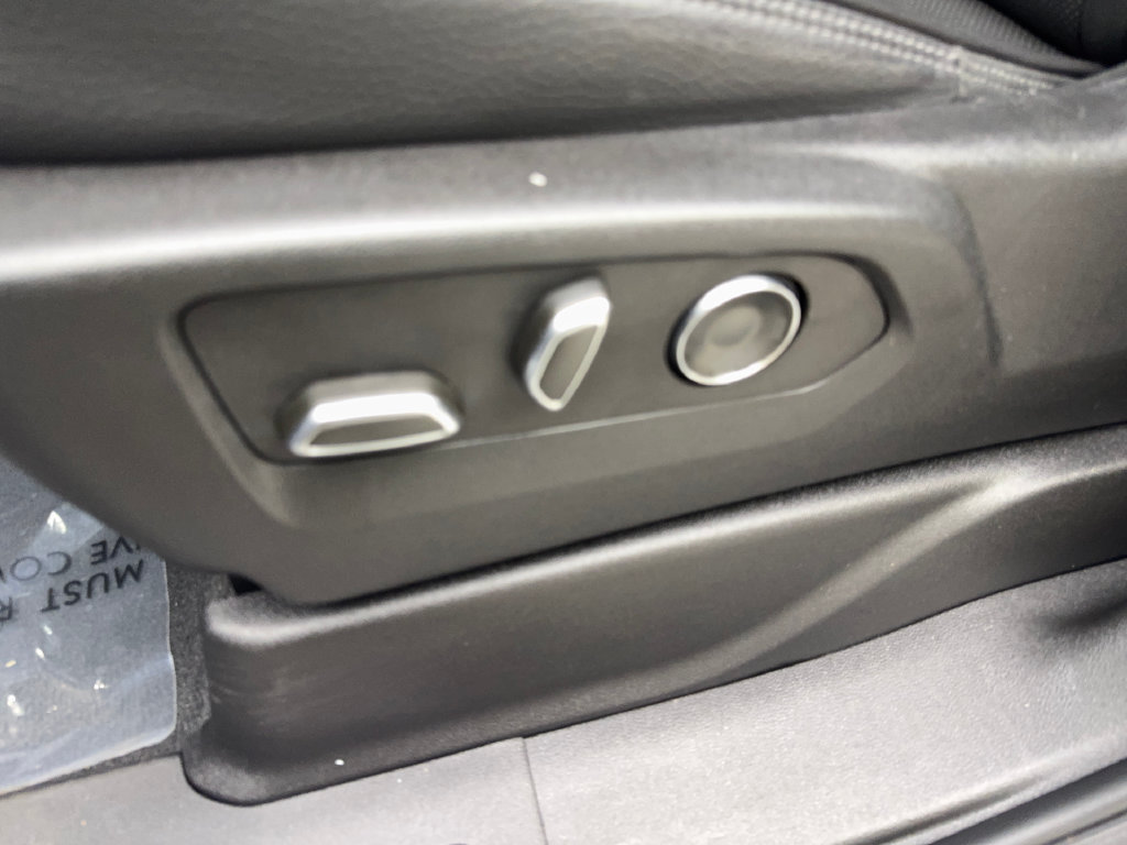 Used 2024 GMC Yukon Denali RWD image 33