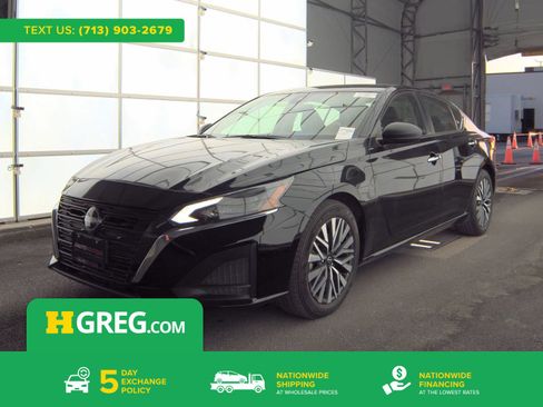 Used 2024 Nissan Altima 2.5 SV image 1