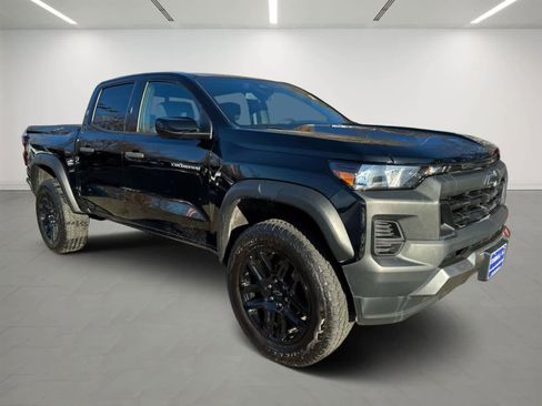 Used 2023 Chevrolet Colorado Trail Boss image 6