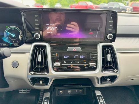 Used 2023 Kia Sorento SX Prestige w/ Panoramic Sunroof Package AWD/4WD image 20