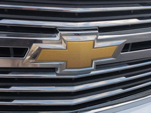 Used 2019 Chevrolet Suburban Premier image 11