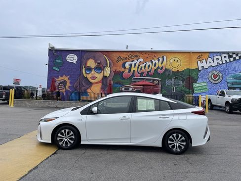 Used 2021 Toyota Prius Prime XLE FWD image 2