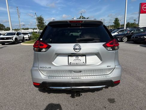 Used 2018 Nissan Rogue SV w/ Premium Package FWD image 6