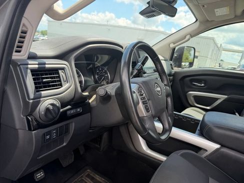 Used 2023 Nissan Titan SV w/ SV Convenience Package RWD image 13