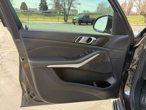 Used 2023 BMW X5 xDrive40i w/ Premium Package image 9