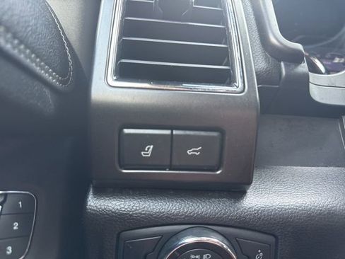 Used 2019 Ford Expedition Limited w/ Equipment Group 301A image 28