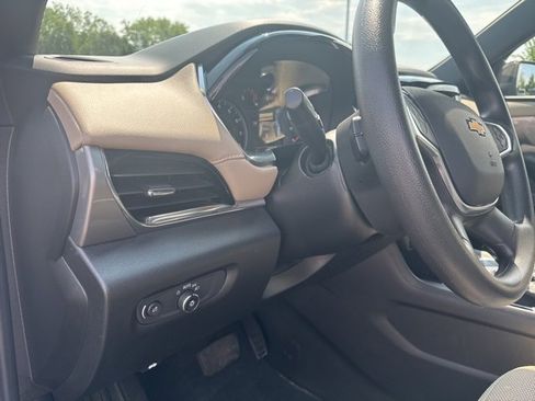 Used 2023 Chevrolet Traverse LS image 12