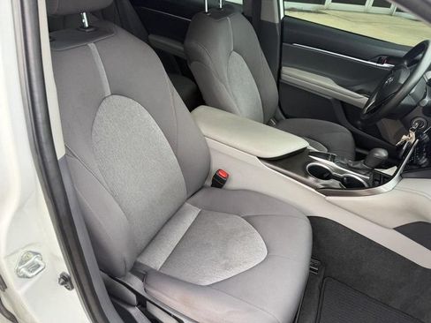Used 2022 Toyota Camry LE FWD image 11