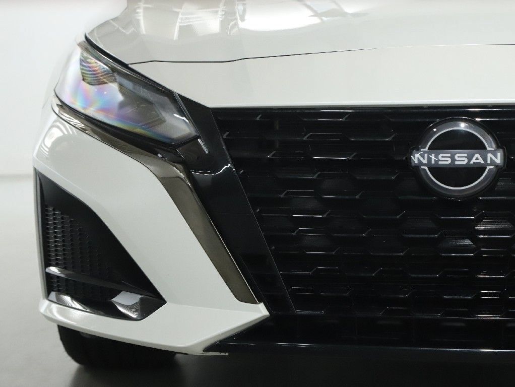 Certified 2025 Nissan Altima 2.5 SR AWD/4WD image 7