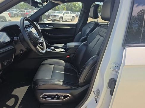 Used 2022 Jeep Grand Cherokee L Overland w/ Luxury Tech Group IV AWD/4WD image 15