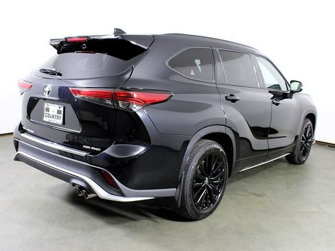 Used 2023 Toyota Highlander XSE AWD/4WD image 7