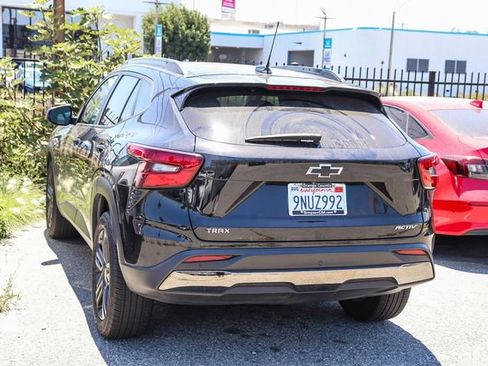 Used 2024 Chevrolet Trax ACTIV w/ Sunroof Package FWD image 11