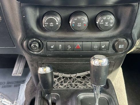 Used 2012 Jeep Wrangler Unlimited Sahara w/ Connectivity Group AWD/4WD image 23
