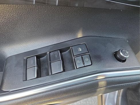 Used 2021 Toyota Highlander Limited image 16