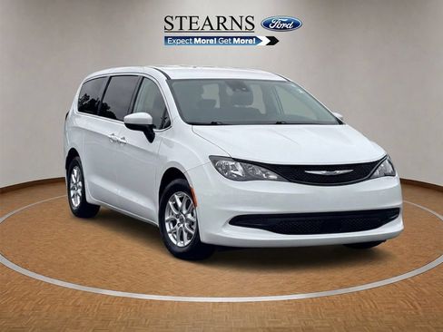 Used 2023 Chrysler Voyager LX FWD image 1