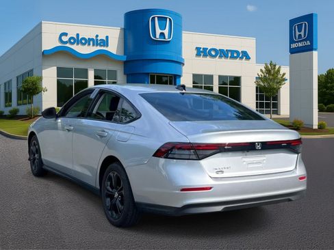 Used 2025 Honda Accord SE image 4