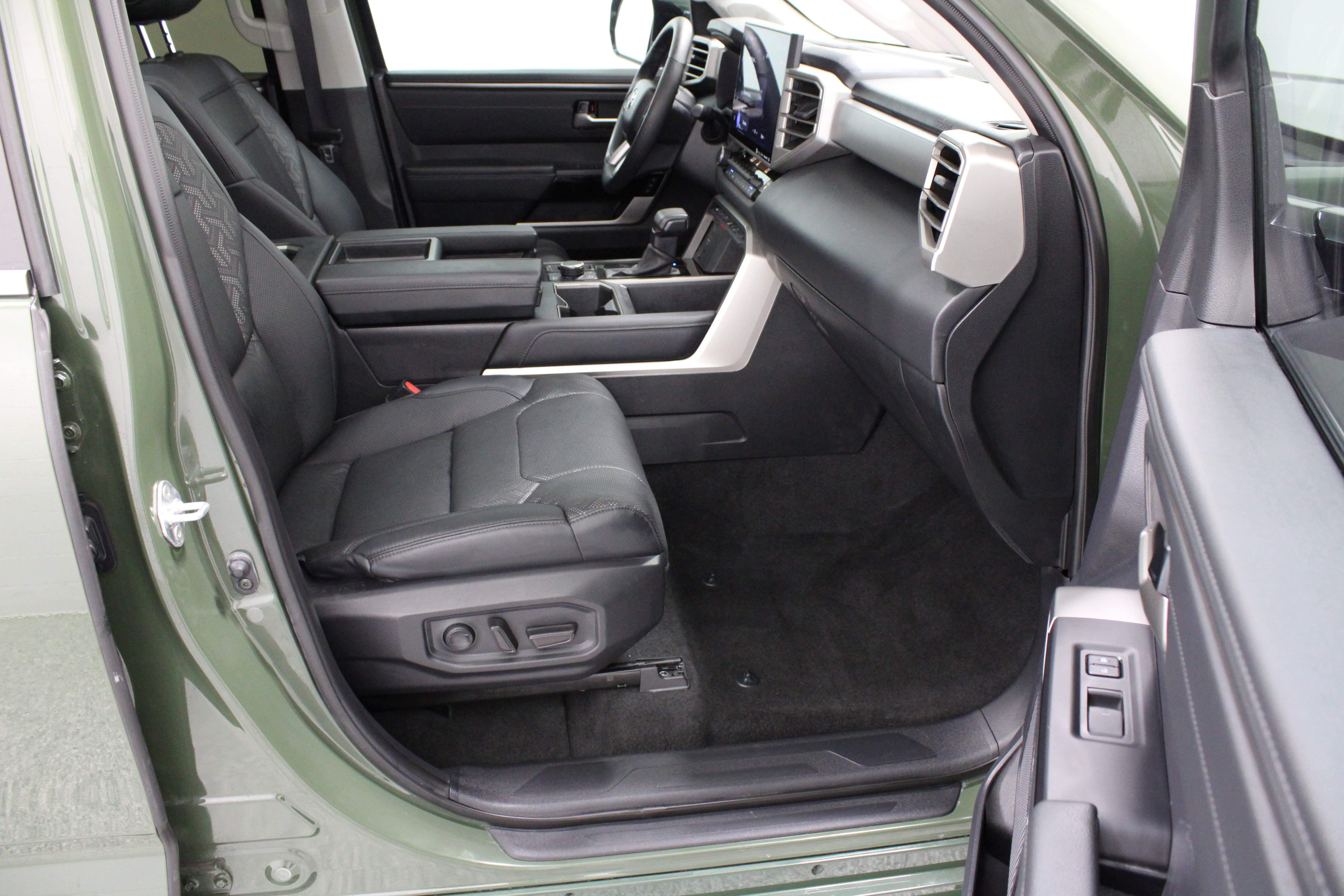 Used 2023 Toyota Tundra Limited w/ TRD Off-Road Package AWD/4WD image 40