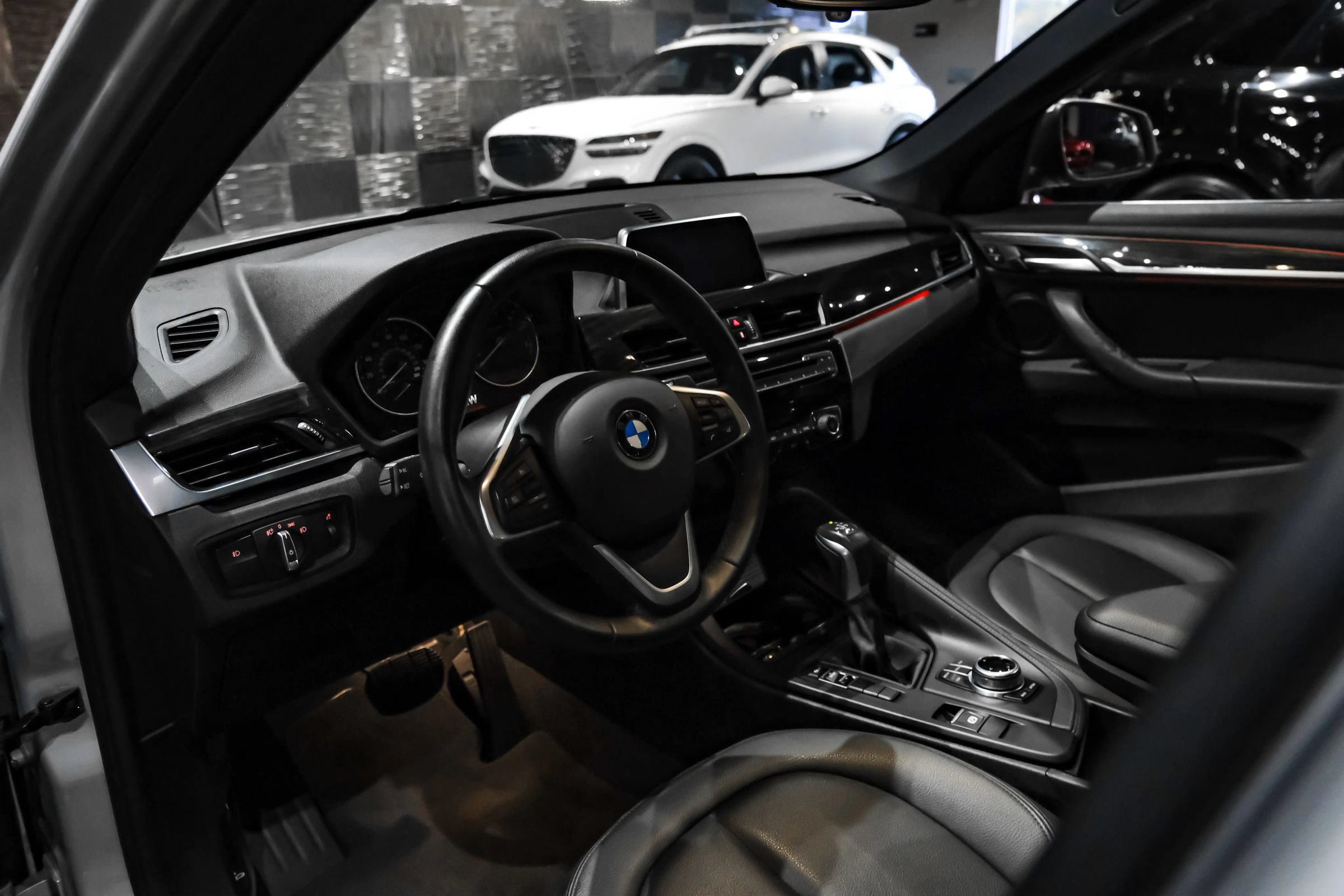 Used 2018 BMW X1 sDrive28i FWD image 3