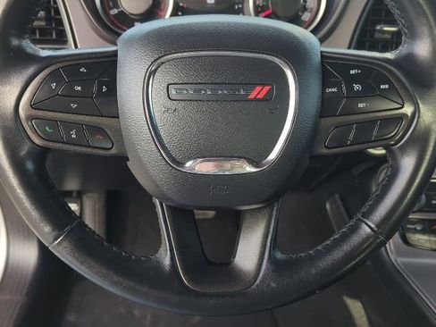 Used 2023 Dodge Challenger SXT image 5