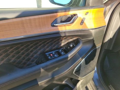 Used 2024 Jeep Grand Cherokee L Summit image 14