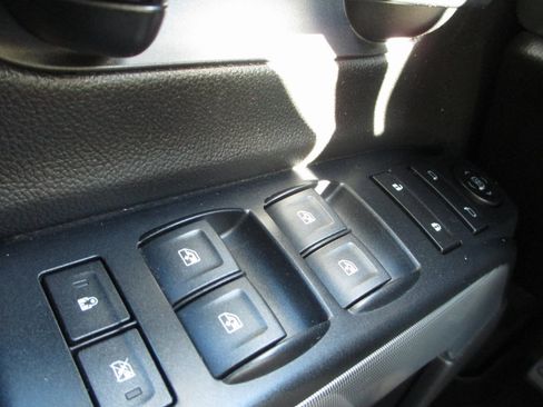 Used 2018 Chevrolet Silverado 1500 LT w/ All Star Edition image 22