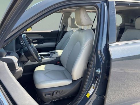 Certified 2024 Toyota Grand Highlander XLE image 30