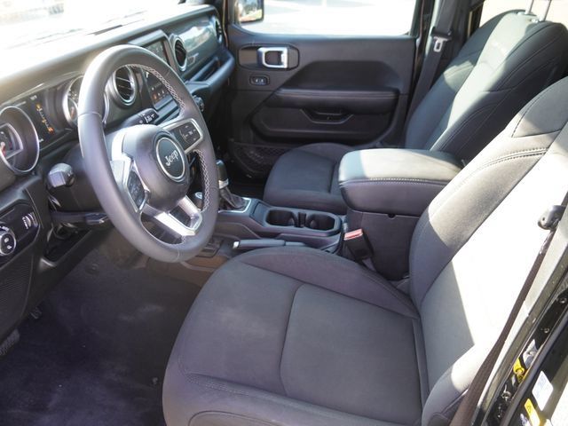 Used 2023 Jeep Gladiator Overland AWD/4WD image 17