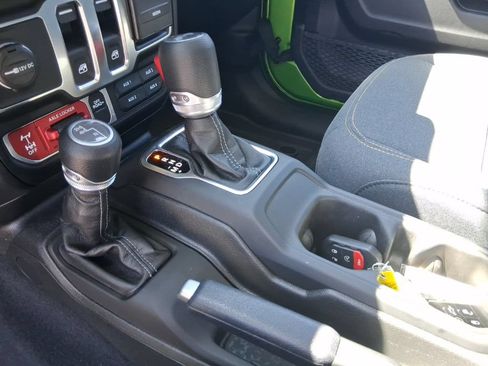 Certified 2025 Jeep Wrangler Sport AWD/4WD image 23