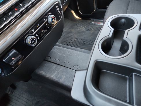 Used 2024 Chevrolet Silverado 2500 LT image 25