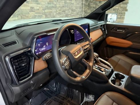 Used 2024 GMC Canyon AT4 w/ AT4 Premium Package AWD/4WD image 12