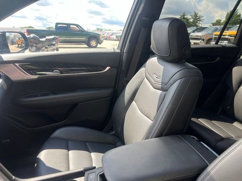 Certified 2025 Cadillac XT6 Premium Luxury AWD/4WD image 29