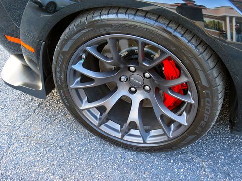 Used 2020 Dodge Challenger SRT Hellcat Redeye image 11