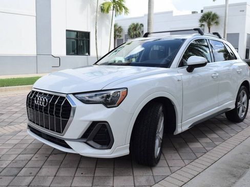 Used 2020 Audi Q3 2.0T Premium w/ Convenience Package AWD/4WD image 2