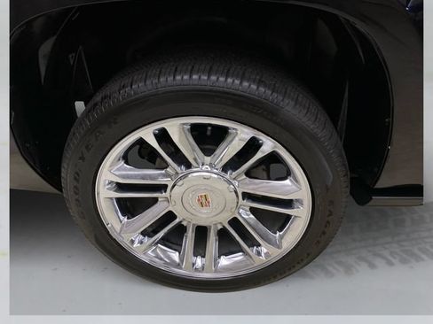Used 2012 Cadillac Escalade ESV Platinum AWD/4WD image 18