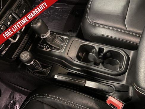 Used 2019 Jeep Wrangler Unlimited Sahara AWD/4WD image 39