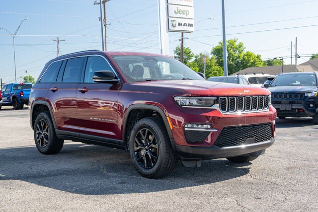 Used 2023 Jeep Grand Cherokee Limited RWD image 7