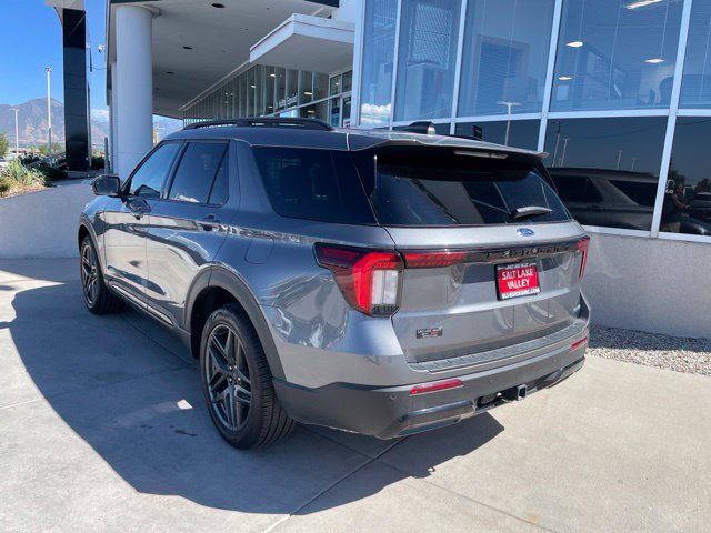Used 2025 Ford Explorer ST-Line w/ ST-Line Street Pack AWD/4WD image 4