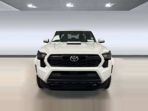 Used 2025 Toyota Tacoma TRD Sport RWD image 4