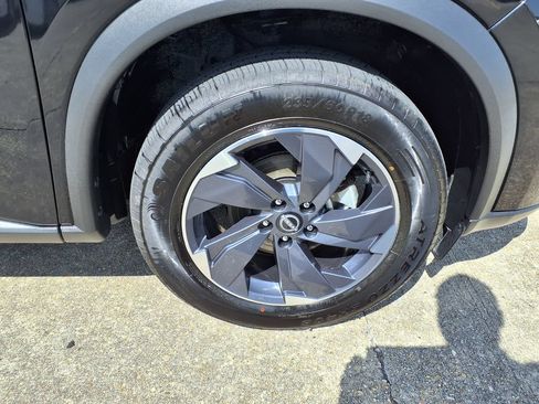 Used 2025 Nissan Rogue SV FWD image 13
