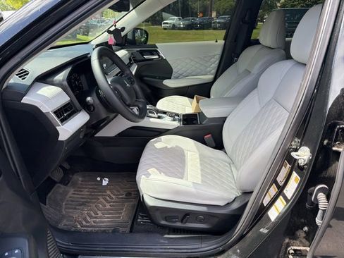 Used 2024 Mitsubishi Outlander SEL AWD/4WD image 18