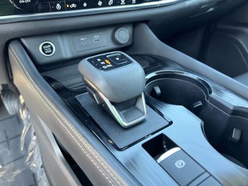 Used 2023 Nissan Rogue SL image 18