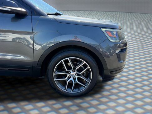 Used 2018 Ford Explorer Sport w/ Equipment Group 401A AWD/4WD image 12