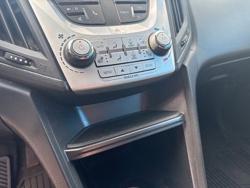 Used 2017 Chevrolet Equinox LT w/ Convenience Package image 24