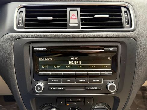 Used 2014 Volkswagen Jetta TDI FWD image 16