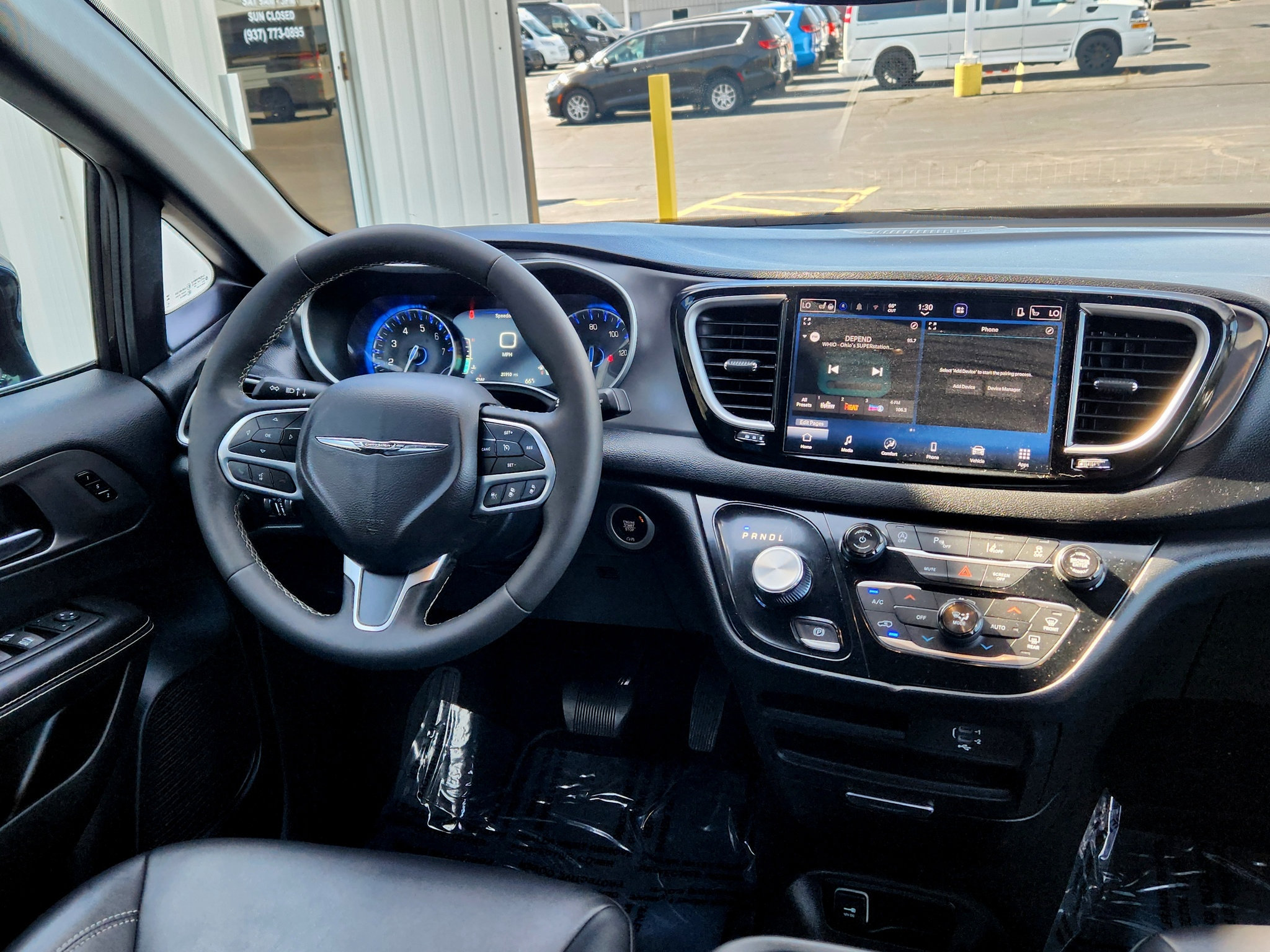 Used 2026 Chrysler Pacifica Select FWD image 32
