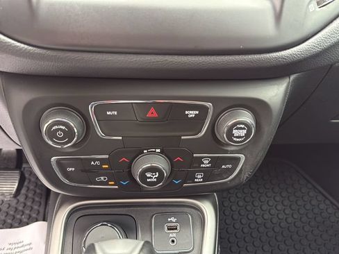 Used 2018 Jeep Compass Latitude w/ Popular Equipment Group AWD/4WD image 25